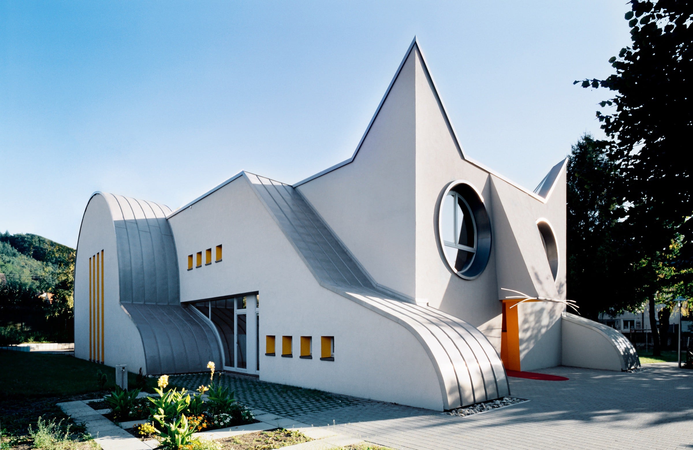 postmodern style architecture        <h3 class=